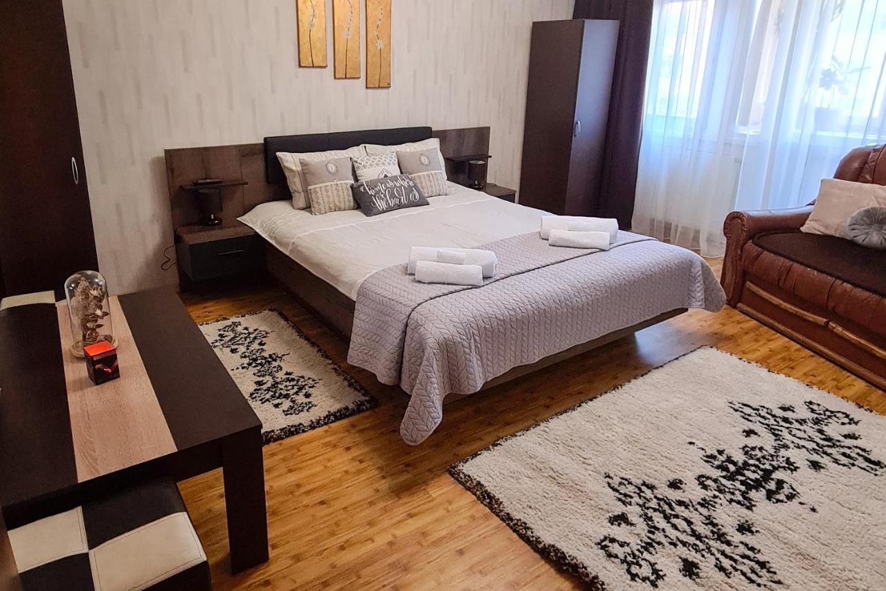 Central Park Apartment Турда Екстериор снимка