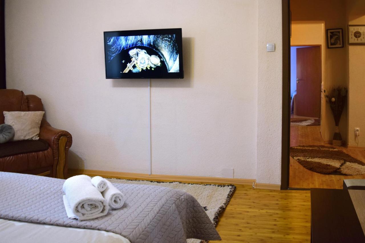 Central Park Apartment Турда Екстериор снимка