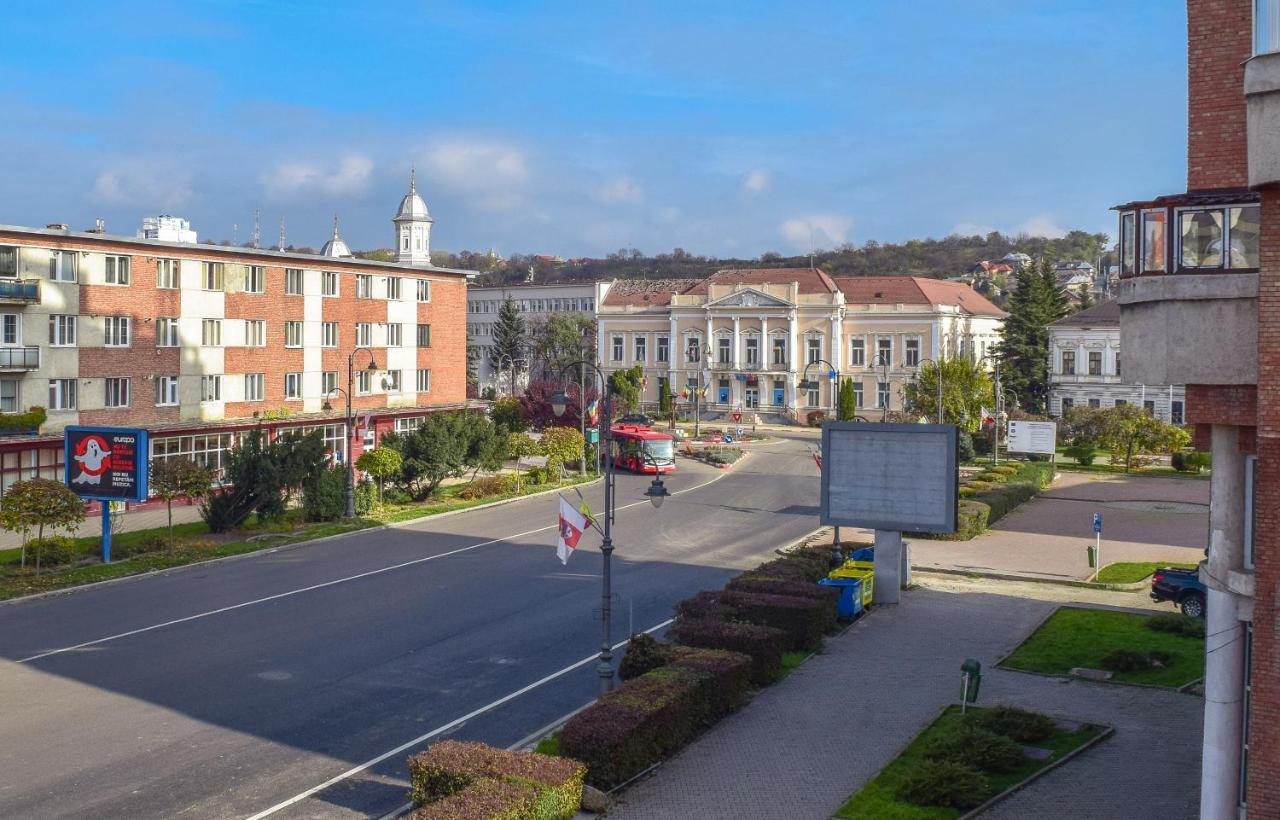 Central Park Apartment Турда Екстериор снимка
