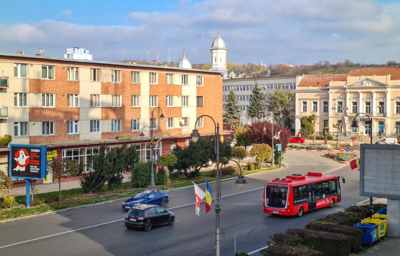 Central Park Apartment Турда Екстериор снимка