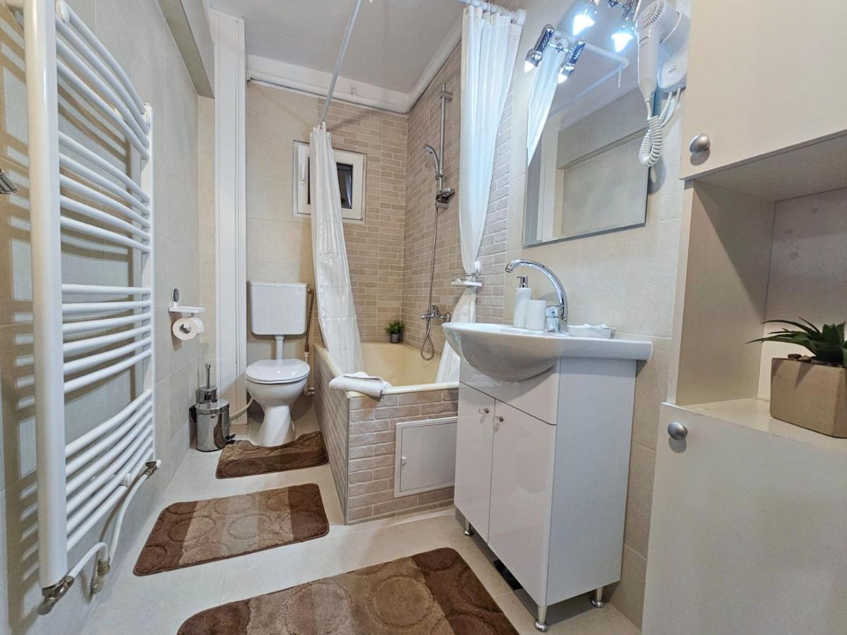 Central Park Apartment Турда Екстериор снимка